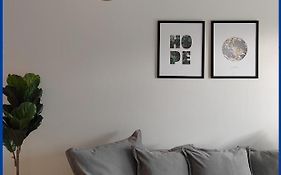 The Cozy Seaside Apartment